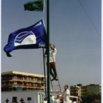 Colocación Bandera Azul playa Racó de Mar